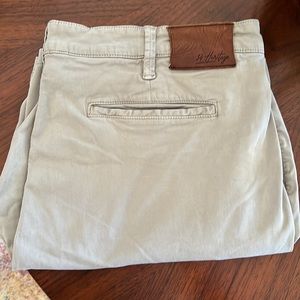 34 Heritage Shorts, Tan, Size 40” Waist x9” Inseam